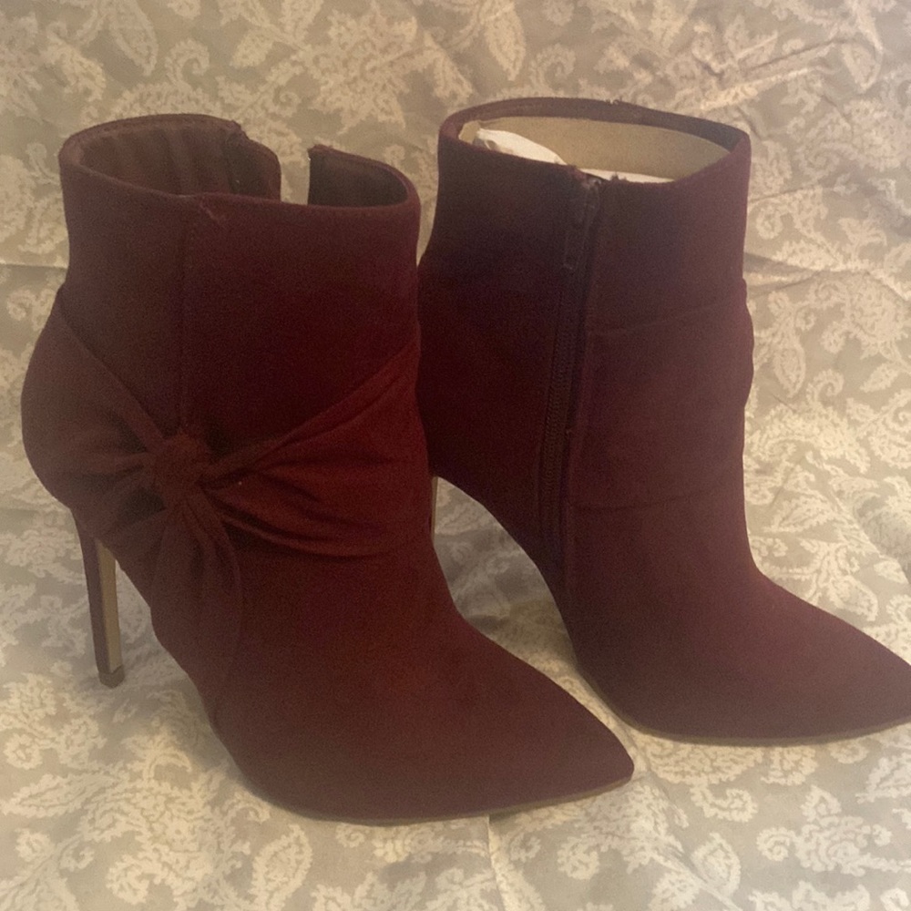 JustFab Karolina color Burgundy size 7 Booties